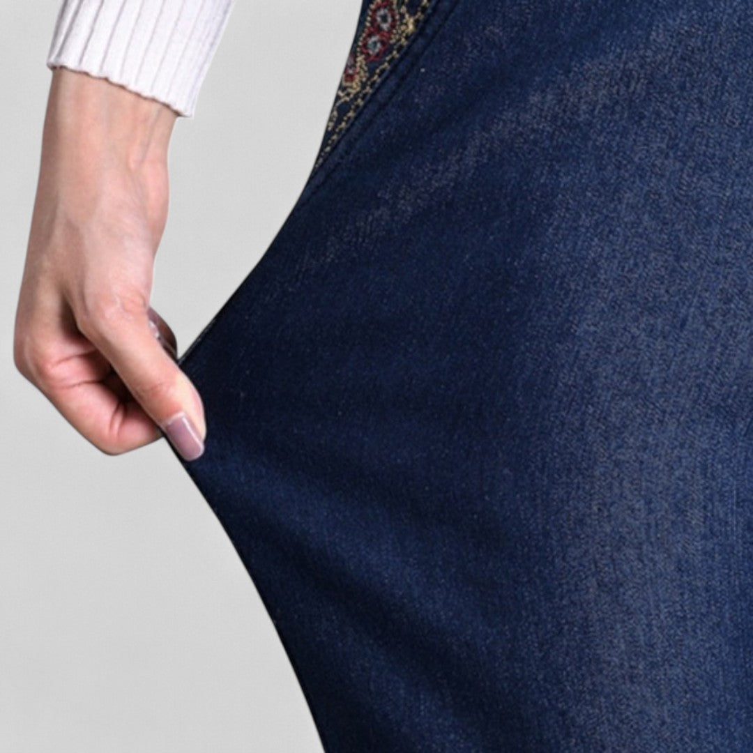 Nerisa Jeans with Side Pockets and Elastic Waist