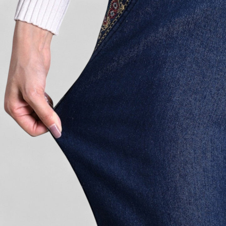 Nerisa Jeans with Side Pockets and Elastic Waist